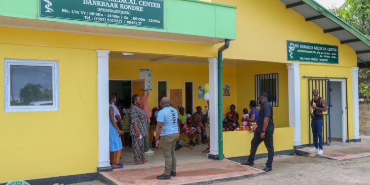 684155609 1383146283847671 8806325675008377531 n Twee nieuwe huisartsen-spoedposten in Brokopondo verbeteren de bereikbaarheid van medische zorg en versterken preventieve gezondheidsmaatregelen in het binnenland ....