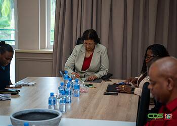 7f154361 186e 47d4 a30c 9d69b085937e PURP informeert president Simons over voortgang stadsvernieuwingsprojecten in Paramaribo, met nadruk op damwandversteviging en klimaatadaptatie voor toekomstige waterveiligheid ....