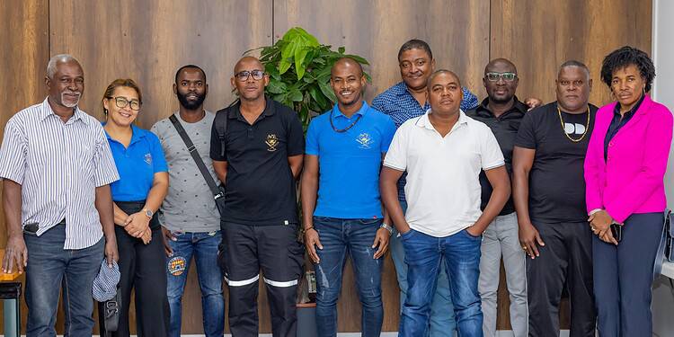 President Simons buigt zich over conflict tussen OWOS en EBS-directie 1 88312afa 93d8 4bd4 8d3d 421a56384c80 President Simons onderzoekt het conflict tussen OWOS en EBS-directie na recente werkonderbreking en zet in op dialoog voor herstel van rust binnen het energiebedrijf ....