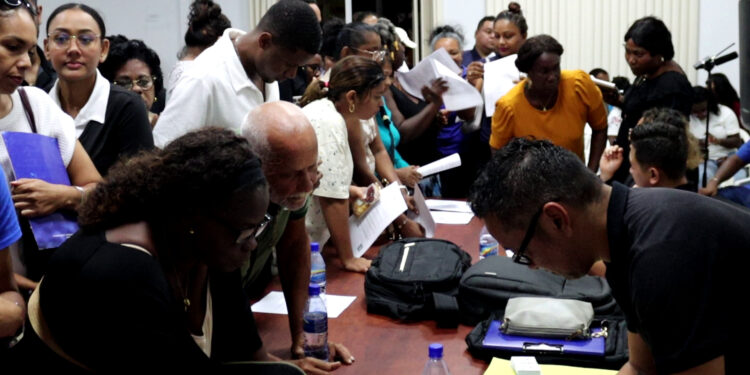 De belangstelling is groot voor deelname aan de agrarische beurs van LVV Standhouders presenteren van 1 tot 3 mei innovaties en duurzame oplossingen op de LVV Agrobeurs, gericht op voedselzekerheid en versterking van de Surinaamse agrarische sector ....