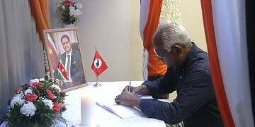 Gerold Sewcharan 1 De PRO noemt het overlijden van oud-president Santokhi plotseling en schokkend en benadrukt zijn inzet voor de rechtsorde en maatschappelijke verbinding in Suriname ....