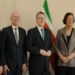Duitsland en Suriname willen samenwerking verder verdiepen na bezoek staatssecretaris 2 Geza Andreas von Geyr1 Duitsland en Suriname versterken hun samenwerking op het gebied van klimaat, handel en toerisme tijdens het bezoek van de Duitse staatssecretaris aan Paramaribo ....