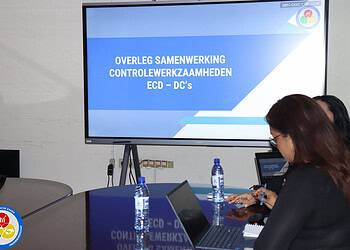 IMG 9916 EZOTI werkt samen met districtscommissarissen aan een uniform controleschema om toezicht op orde, voedselveiligheid en economische regelgeving landelijk te verbeteren ....