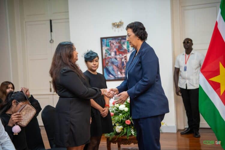 Kabinet tekent condoleanceregister ex president Santokhi 6 1536x1021 1 POLITIEK & ECONOMIE | MISDAAD & POLITIE | INGEZONDEN | COLUMN & OPINIE | ENTERTAINMENT | SPORT | GEZONDHIED | KEY NEWS |