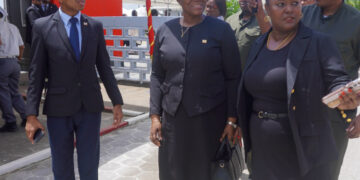 Minister van Financien en Planning woont installatie nieuwe korpschef bij 3 e1776090215709 Minister Wijnerman benadrukt het belang van overheidssteun voor het Korps Politie Suriname tijdens de installatie van hoofdcommissaris Melvin Pinas als nieuwe korpschef ....