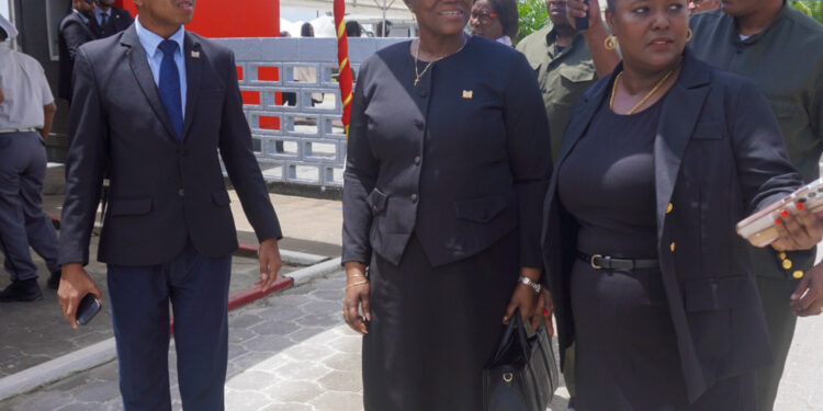 Minister van Financien en Planning woont installatie nieuwe korpschef bij 3 e1776090215709 Minister Wijnerman benadrukt het belang van overheidssteun voor het Korps Politie Suriname tijdens de installatie van hoofdcommissaris Melvin Pinas als nieuwe korpschef ....