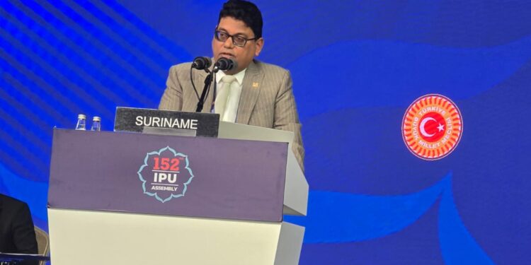 Parmessar Gajadie Pane 15ste IPU vergadering Istanbul 5 e1776615342539 Surinaams parlementslid Gajadien benadrukt tijdens IPU-vergadering in Istanbul de urgentie van economische kansen en integrale aanpak voor jongeren te midden van wereldcrises ....