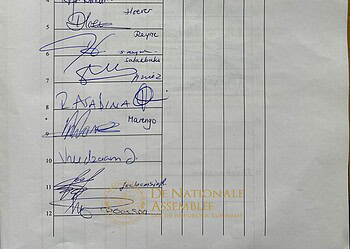 Presentielijst 9 april 1 De Nationale Assemblée bevestigt dat Bronto Somohardjo aanwezig was bij de vergadering zonder quorum, ondanks een onleesbare handtekening op de presentielijst ....