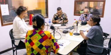 President pleit voor tweesporenbeleid in paspoortkwestie Natio President Simons benadrukt het belang van een balans tussen diaspora-spelers en lokaal talent in Surinaams voetbal, met aandacht voor nationale soevereiniteit en wetgeving ....