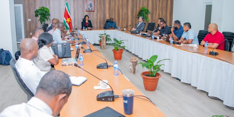 SATCA en president bespreken knelpunten luchtverkeersleiders President Simons en SATCA bereiken akkoord over loonstructuur en werkhervatting om rust en continuïteit in de luchtverkeersdienst te waarborgen ....