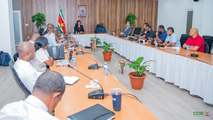 SATCA en president bespreken knelpunten luchtverkeersleiders POLITIEK & ECONOMIE | MISDAAD & POLITIE | INGEZONDEN | COLUMN & OPINIE | ENTERTAINMENT | SPORT | GEZONDHIED | KEY NEWS |