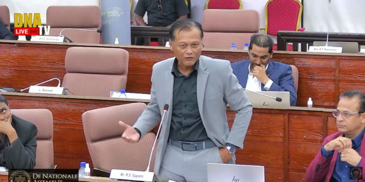 Screenshot 2026 04 29 072822 Parlementariër Sapoen roept minister Landveld op af te treden vanwege aanhoudende problemen en stakingen bij luchtverkeersleiders die de luchtvaartsector ernstig schaden ....