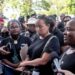 Sindicato advierte: el 15 por ciento no resuelve los problemas de los docentes 10 Syndicaat voor Onderwijsgevenden in Suriname Docentes en Surinam rechazan una corrección salarial del quince por ciento debido al aumento de los costos y a la división dentro de los sindicatos de educación, que debilita su posición negociadora.