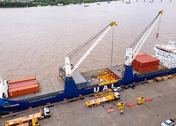 TE LBL ARRIVAL 3 2026 De eerste subsea-apparatuur voor het GranMorgu-project is gearriveerd in Suriname, waarmee de uitvoeringsfase van het grootschalige offshore olieproject officieel is gestart ....