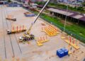 Schip voor olieboringen binnenkort afgerond 7 TE LBL ARRIVAL 4 2026 Het FPSO-olieboorschip voor Suriname is voor 60 procent af en blijft op schema, ondanks internationale spanningen en stijgende kosten, aldus minister Brunings ....