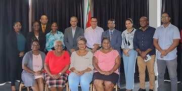 VWA Het hernieuwde Arbeidsadviescollege onder leiding van Steven Relyveld versterkt de sociale dialoog en draagt bij aan evenwichtig arbeidsbeleid in Suriname voor 2026–2027 ....