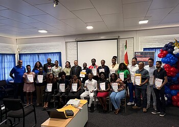WhatsApp Image 2026 04 02 at 08.51.28 Achttien werkzoekenden ontvingen hun certificaat na succesvolle afronding van de magazijnmedewerkerstraining, een belangrijke stap richting duurzame arbeidsmarkttoeleiding ....