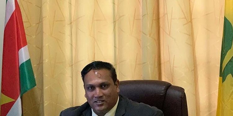 WhatsApp Image 2026 04 17 at 1.58.28 PM DNA-lid Ebu Jones draait 180 graden en verdedigt nu verhogingen van schadeloosstellingen, ondanks eerdere felle kritiek en protest tegen deze maatregel ....