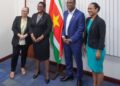 IMF-vertegenwoordiger Amo-Yartey neemt afscheid van Suriname 4 WhatsApp Image 2026 04 23 at 2.58.52 PM 2 1536x1455 1 Charles Amo-Yartey beëindigt zijn termijn als IMF-vertegenwoordiger in Suriname met de sluiting van het residentenbureau, na vier jaar samenwerking aan het herstelprogramma ....