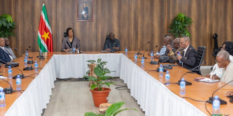 ad6ae218 7801 4139 83aa 70ee703ab73b President Simons benadrukt tijdens overleg met geestelijke leiders de cruciale rol van religieuze organisaties in het maatschappelijk herstel en versterken van sociale waarden in Suriname ....