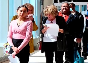 arbeid USA De Amerikaanse arbeidsmarkt groeide in maart met 178.000 banen, maar gemengde signalen en geopolitieke onzekerheid temperen het optimisme over de economische vooruitzichten ....