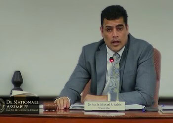 ashwin adhin vz DNA DNA-voorzitter Ashwin Adhin kondigt aan dienstreizen van parlementariërs sterk te verminderen om kosten te besparen en parlementaire capaciteit te versterken ....