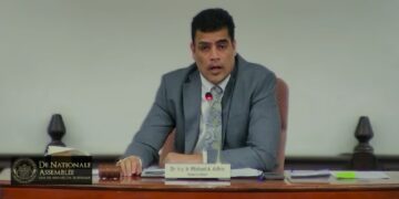 ashwin adhin vz DNA DNA-voorzitter Ashwin Adhin kondigt aan dienstreizen van parlementariërs sterk te verminderen om kosten te besparen en parlementaire capaciteit te versterken ....