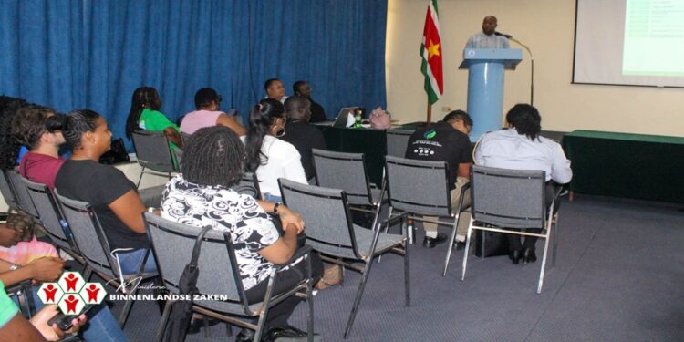 biza bee Het ministerie van Binnenlandse Zaken blokkeert ruim 50 onrechtmatige telefoonnummers en bespaart zo maandelijks miljoenen voor investeringen in onderwijs, zorg en veiligheid ....