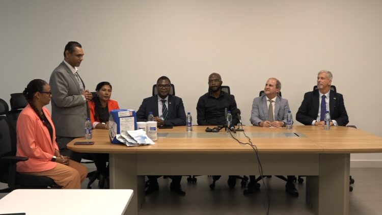 insecticide overhandiging POLITIEK & ECONOMIE | MISDAAD & POLITIE | INGEZONDEN | COLUMN & OPINIE | ENTERTAINMENT | SPORT | GEZONDHIED | KEY NEWS |