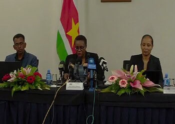 min fin Een Surinaamse delegatie onder leiding van minister Wijnerman bespreekt tijdens de IMF- en Wereldbankvergadering in Washington financiële ondersteuning en economische samenwerking ....