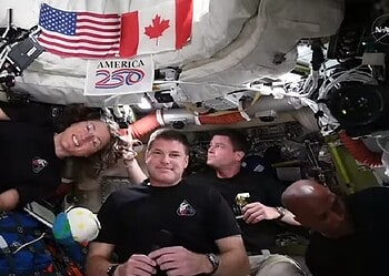 nasa contact Artemis II brak records met de eerste bemande maanvlucht sinds 1972 en voerde het allereerste ruimtegesprek met het ISS tijdens de terugreis ....