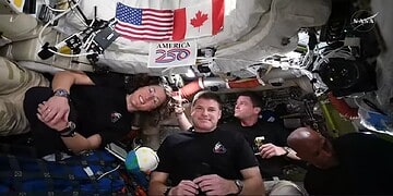 nasa contact Artemis II brak records met de eerste bemande maanvlucht sinds 1972 en voerde het allereerste ruimtegesprek met het ISS tijdens de terugreis ....