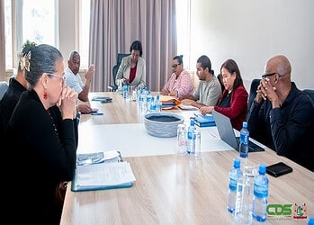 president SSA President Simons bespreekt met de visserijsector de aanpak van illegale visserij en het risico op EU-blacklisting, met nadruk op een onafhankelijk viskeuringsinstituut ....
