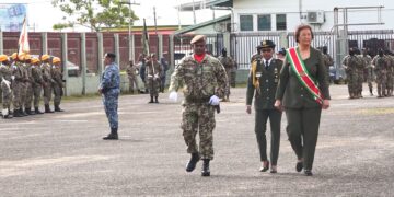 simons Bevelhebber Mitchell Labadie krijgt van president Simons de opdracht het leger te moderniseren en te versterken voor nationale en internationale veiligheid ....