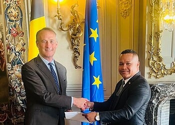 2026.04.30 BIS 01 Aanbieding kopie geloofsbrieven Armaketo Belgie Surinaamse ambassadeur Armaketo overhandigt geloofsbrieven in Brussel en benadrukt versterking van bilaterale samenwerking op onderwijs, cultuur en duurzame ontwikkeling ....