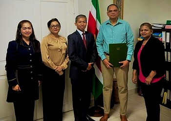 2026.05.08 BIS 04 Ondertekening Grant Agreement Indonesie Surinaamse deelnemers volgen in Indonesië een training in agro-processing, gericht op voedselverwerking van mango en broodvrucht, ter versterking van landbouw en economische diversificatie ....