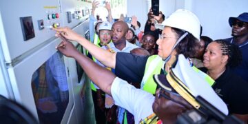 6915903a 2c1c 4d0b b729 542f411119f6 Goejaba en omliggende dorpen in Boven-Suriname krijgen dankzij een nieuwe zonnepanelencentrale nu 24 uur per dag stroom, wat lokale ontwikkeling en duurzaamheid stimuleert ....