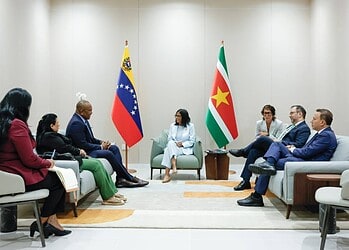 699738402 1436612721829894 8744059749407498106 n Suriname en Venezuela versterken hun samenwerking op energie, landbouw en handel na overleg in Caracas. Dit bezoek markeert een belangrijke stap richting regionale integratie. Lees verder voor alle details.