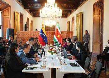 702241612 1436815398476293 4823119045694189926 n Suriname en Venezuela versterken hun samenwerking met plannen voor rijstexport en ureumimport, plus nieuwe visserij- en energieakkoorden. Lees verder voor alle details over deze veelbelovende samenwerking.