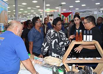Agro De Agrarische Beurs in Suriname bracht bijna 200 exposanten samen en legde een stevig fundament voor innovatie, voedselveiligheid en regionale samenwerking in de landbouwsector ....