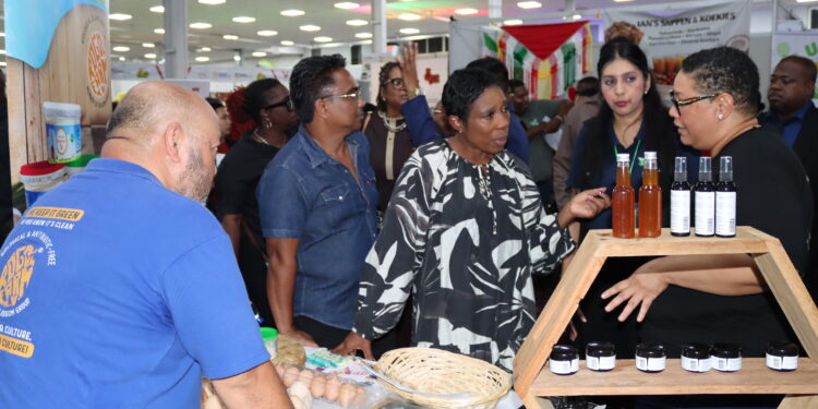 Agro De Agrarische Beurs in Suriname bracht bijna 200 exposanten samen en legde een stevig fundament voor innovatie, voedselveiligheid en regionale samenwerking in de landbouwsector ....