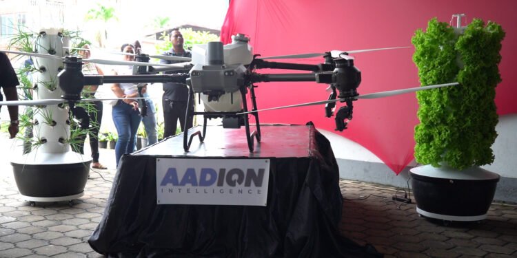 Drones trekken veel belangstelling vooral van jongeren Celos signaleert een langdurig tekort aan landbouwonderzoekers en zet in op internationale accreditatie en technologie om de Surinaamse landbouw toekomstbestendig te maken ....
