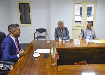 IMG 20260516 WA0009 Minister Monorath onderzoekt samen met de University of Curaçao mogelijkheden voor belasting- en notarieel recht opleidingen binnen zijn ministerie. Ontdek hoe dit juridische kennis versterkt. Lees verder voor meer details.