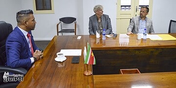 IMG 20260516 WA0009 Minister Monorath onderzoekt samen met de University of Curaçao mogelijkheden voor belasting- en notarieel recht opleidingen binnen zijn ministerie. Ontdek hoe dit juridische kennis versterkt. Lees verder voor meer details.
