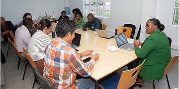 Ministerie RO start met scopingfase voor nieuw projectdocument 2026 2030 1 2 Het ministerie van Regionale Ontwikkeling start met een nieuw project voor de grondenrechten van Inheemse en Tribale Volken, ondersteund door UNDP. Lees verder voor alle details en betrokken partijen.