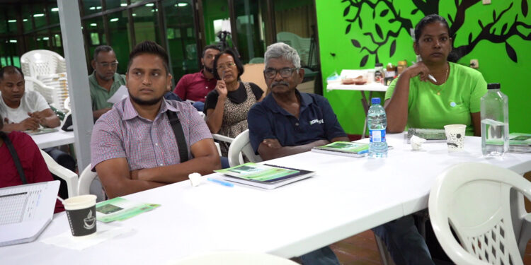 PB Citrustraining Intensieve trainingen van LVV versterken de productiviteit en weerbaarheid van de Surinaamse citrussector, onderdeel van een breder landbouwtraject gericht op duurzame groei ....