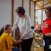 President Simons geeft startsein voor Moederdagproject Amor Vitae 8 President Simons doet aftrap Moederdagproject Stichting Amor Vitae 3 President Simons gaf op 1 mei het startsein voor het 20-jarige Moederdagproject van Amor Vitae, dat langdurige steun biedt aan kwetsbare gezinnen in Suriname ....