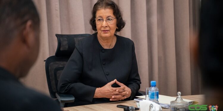 Simons SOA President Simons waarschuwt voor de stijgende soa- en hiv-gevallen in Suriname en benadrukt het belang van preventie en begeleiding, vooral onder jongeren ....