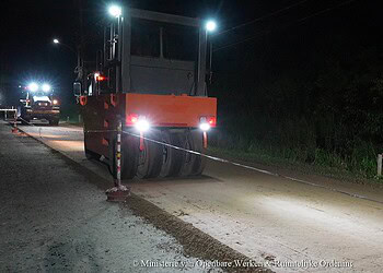 Wegverharding Gangarampandayweg nadert voltooiing 5 Wegverhardingswerkzaamheden Gangarampandayweg in afrondende fase 2 De verharding van de Gangarampandayweg met innovatieve technieken nadert voltooiing, wat de duurzaamheid en verkeersveiligheid aanzienlijk verbetert ....
