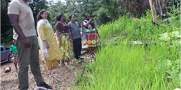 a 21 India ondersteunt de hooglandrijstproductie in Pokigron met machines om de lokale economie en voedselzekerheid te versterken. Lees verder voor meer over dit duurzame samenwerkingsproject.